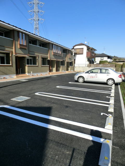 アンタレス・タツイの駐車場