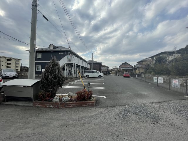 ロイヤル ローサの駐車場