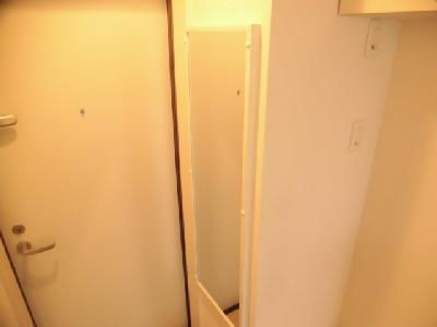アークリード五条堀川の内装|玄関・鏡