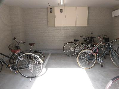 アークリード五条堀川の駐車場|駐輪場