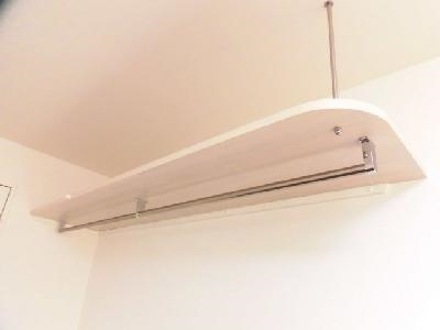 アークリード五条堀川の内装|吊り棚