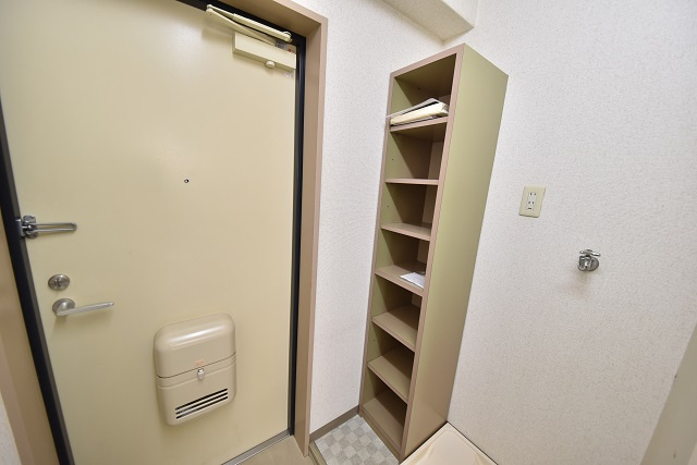 メゾン勝浦の玄関