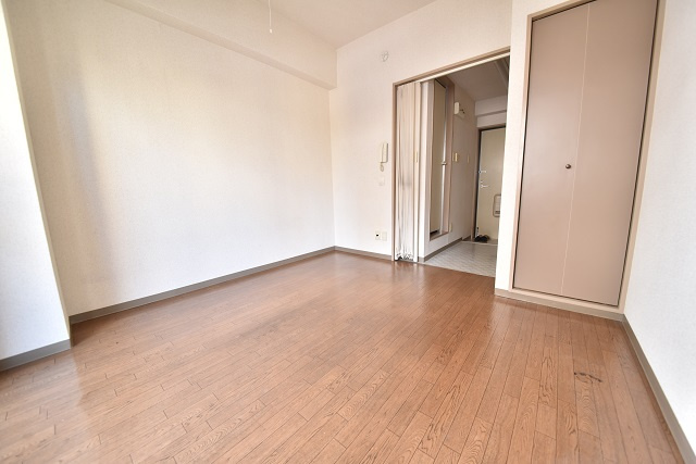 メゾン勝浦の洋室