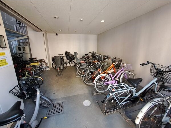オーデ・ブルージュの駐車場