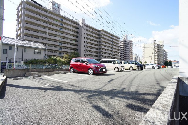 熊本市中央区本山町の賃貸マンションの駐車場
