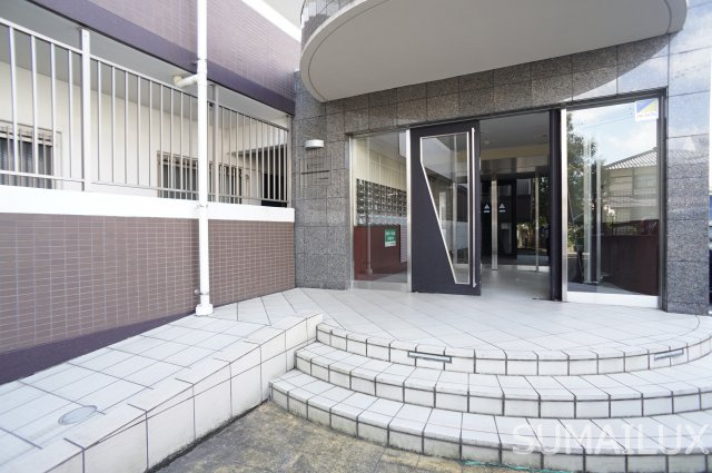 熊本市中央区本山町の賃貸マンションのエントランス