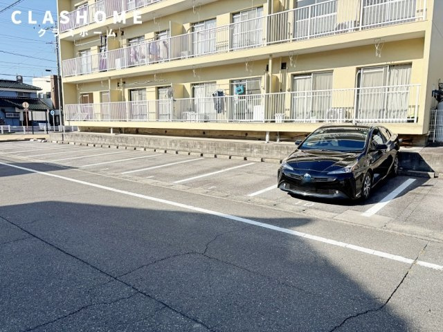 コーポ大山　　刈谷市近郊の賃貸はクラスホーム刈谷店の駐車場