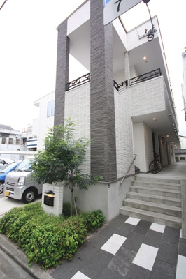 【エントランス】 | ラクシア天神南