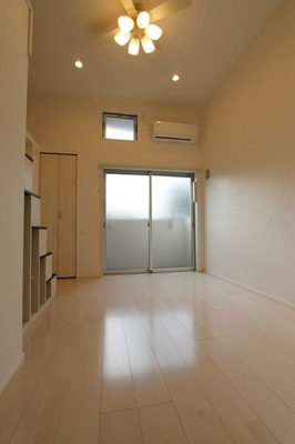 【居間・リビング】 | エスペランサ香椎 | 別号室の写真になります。現況優先。