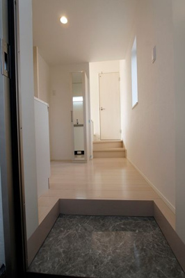 【玄関】 | エスペランサ香椎 | 別号室の写真になります。現況優先。