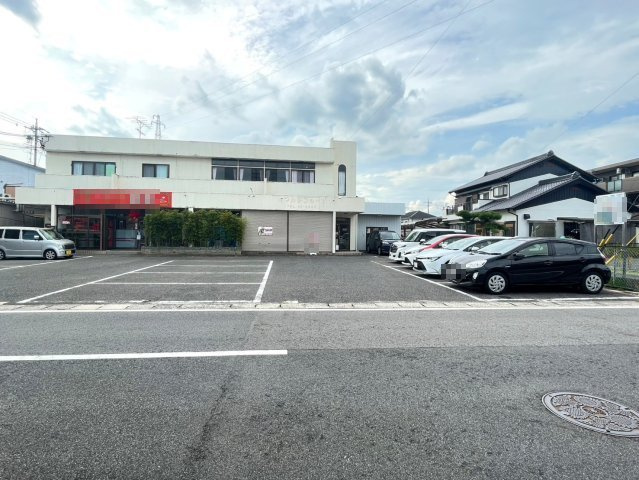 井上町貸店舗・事務所の駐車場