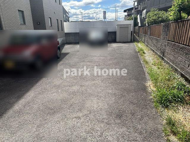 神泉ハイツの駐車場|駐車スペースもあります