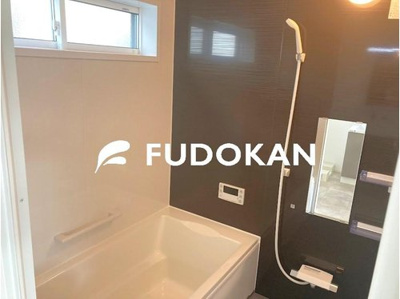 【浴室】 | 山形市吉原南建売住宅 | 広々浴室は、ゆったりとくつろいで疲れを癒す空間です。