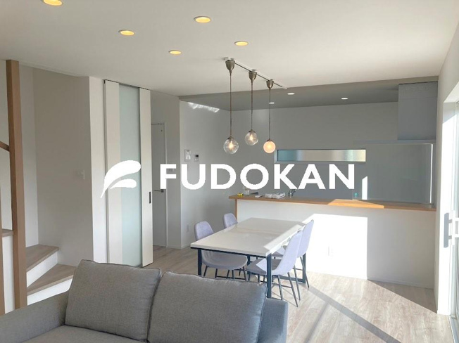 【居間・リビング】 | 山形市吉原南建売住宅 | リビングは広々です。家族の団欒の場として家庭を包みます。