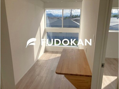 【内装】 | 山形市吉原南建売住宅 | 二階のホールには日当たりの良いホールがあります。