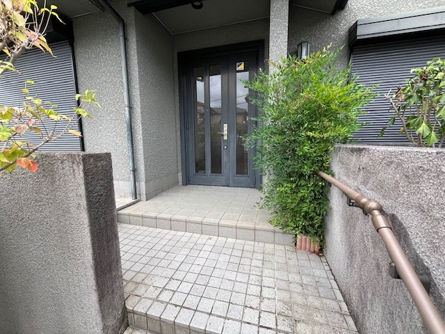 清見台戸建てのエントランス