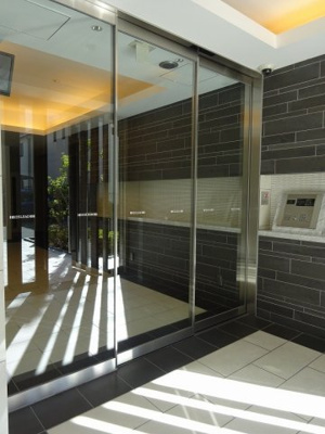 【エントランス】 | エスリード江坂垂水町 | 落ち着いた印象の入口です