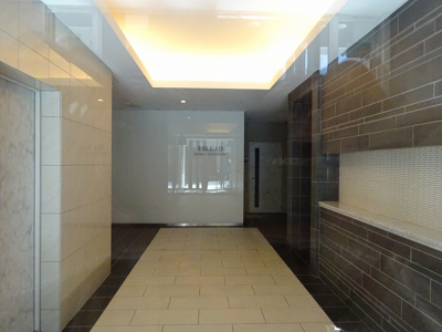 【ロビー】 | エスリード江坂垂水町 | 広くて落ち着いた印象のロビーです