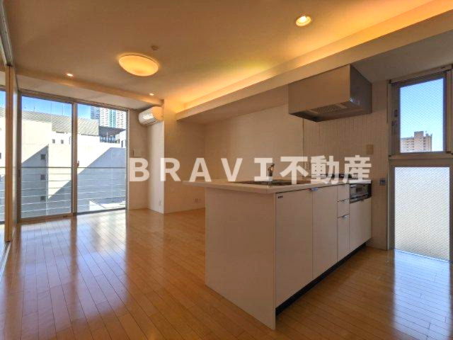 アーバネックス淀屋橋　BRAVI不動産の居間・リビング