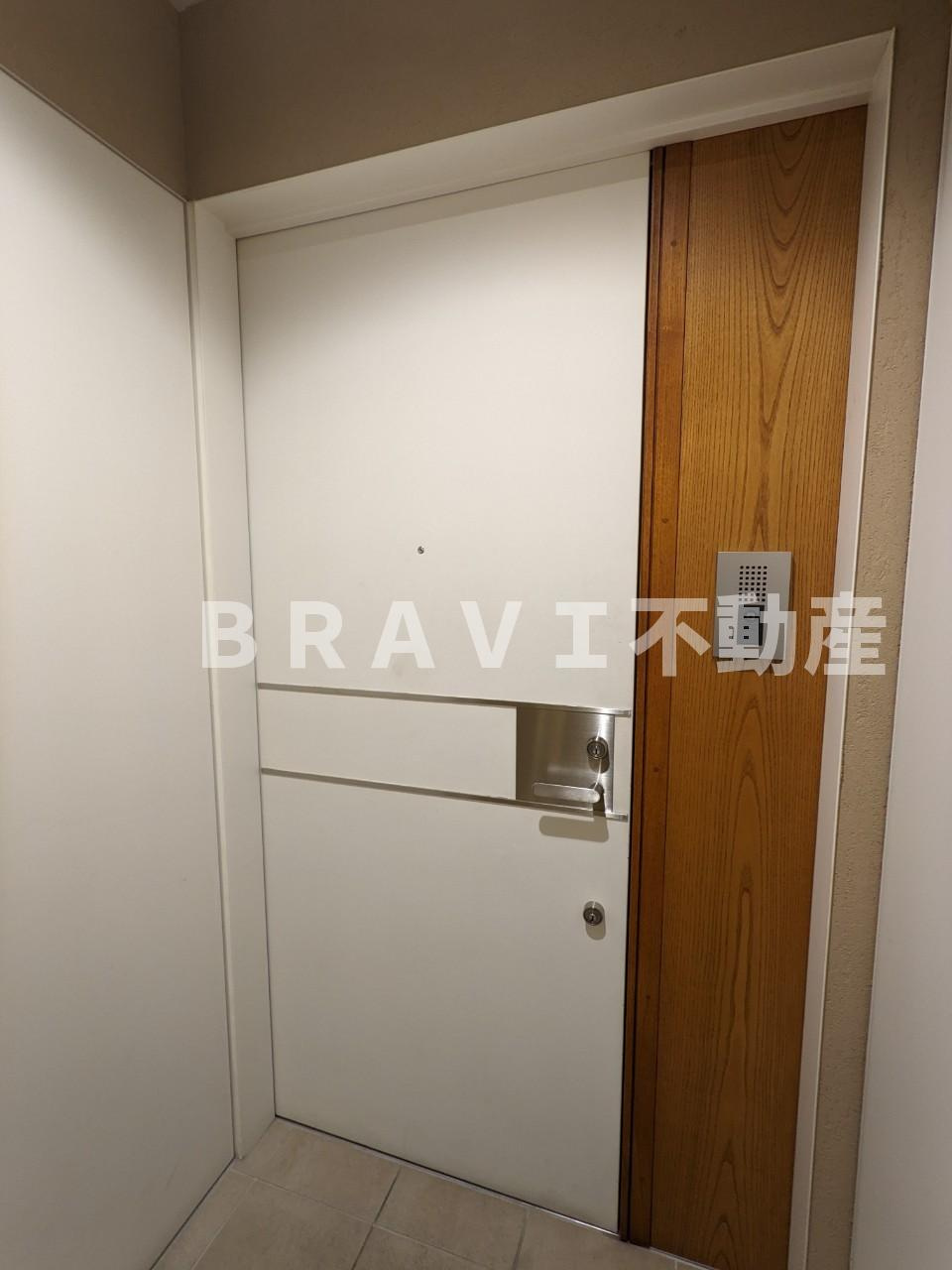 アーバネックス淀屋橋　BRAVI不動産の玄関