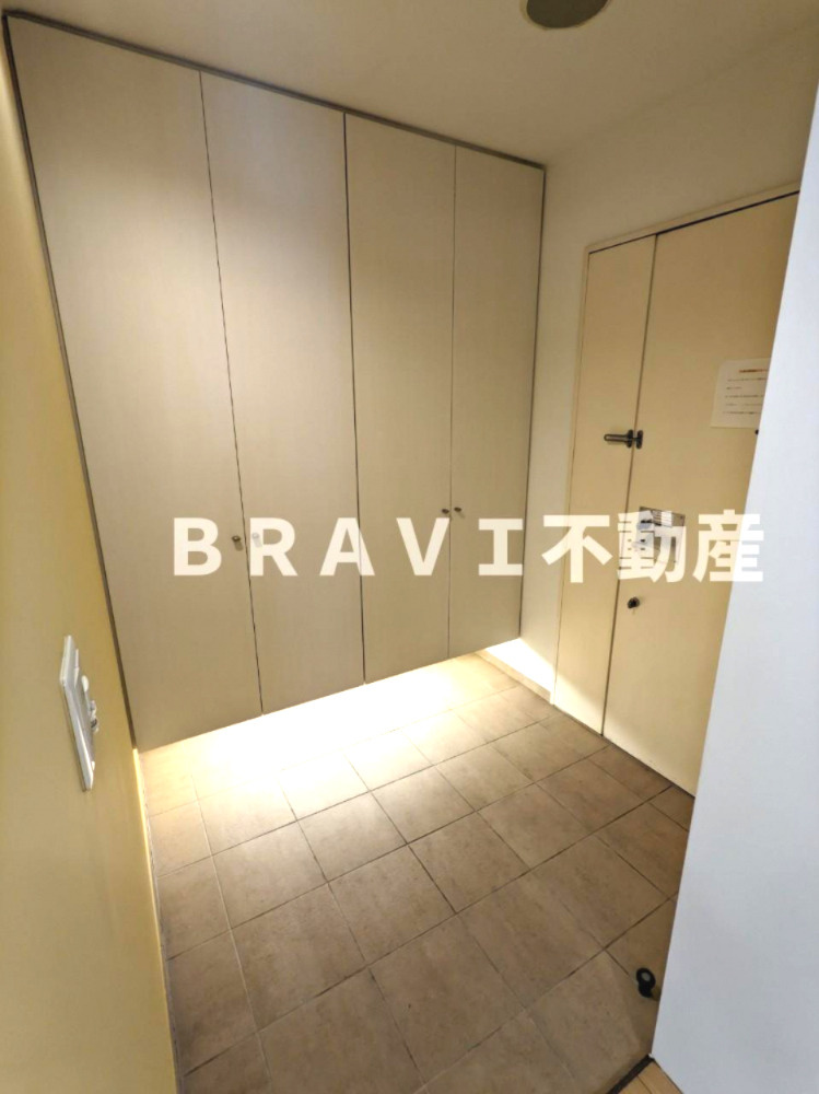 アーバネックス淀屋橋　BRAVI不動産の玄関