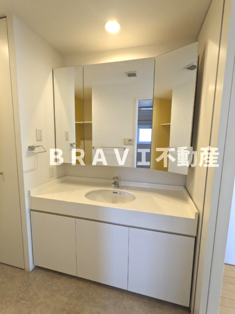 アーバネックス淀屋橋　BRAVI不動産の独立洗面台