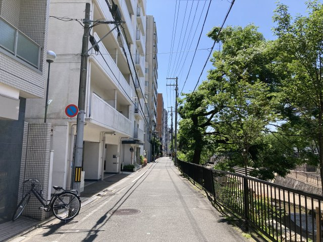 京都堀川グランドハイツの周辺|前面道路も一方通行なので、小さなお子様も安心です。