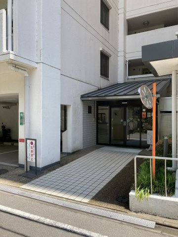 京都堀川グランドハイツのエントランス