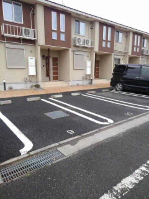 モンターニュの駐車場