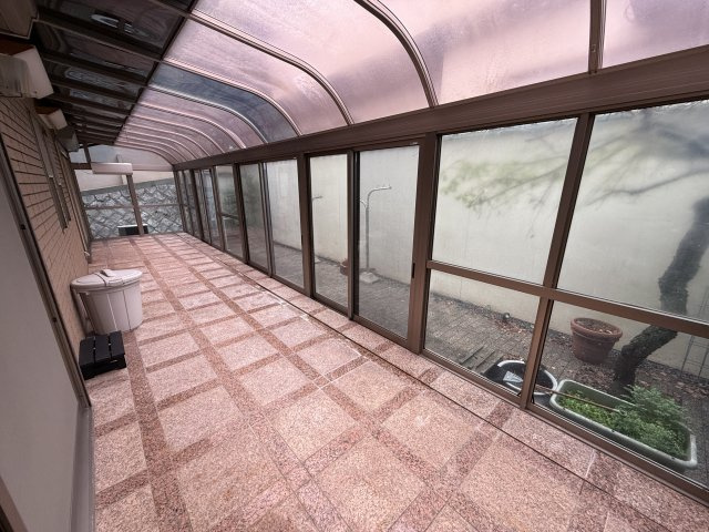 【バルコニー】 | 鳥羽街道貸家 | サンルームがございます。