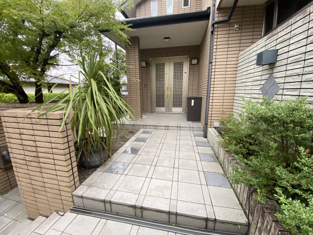 【エントランス】 | 鳥羽街道貸家 | 入口エントランス