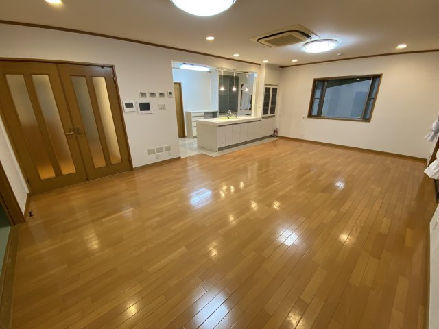 【居間・リビング】 | 鳥羽街道貸家 | LDK27.5帖