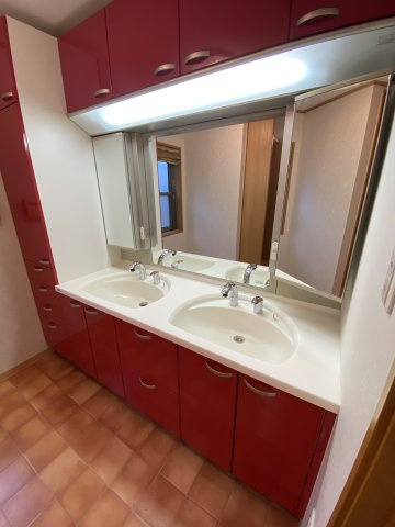 【洗面所】 | 鳥羽街道貸家 | ダブルボウルの洗面台