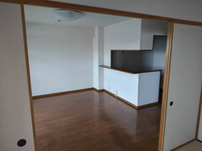 【居間・リビング】 | ロワイヤル元町