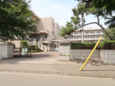 所沢市立安松中学校まで550m