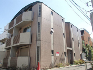 新宿区立中学校すぐそばの物件です☆