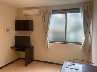 【居間・リビング】 | レオネクストウェルトップⅡ | ダークブラウンの家具が落ち着いた印象を与えます！