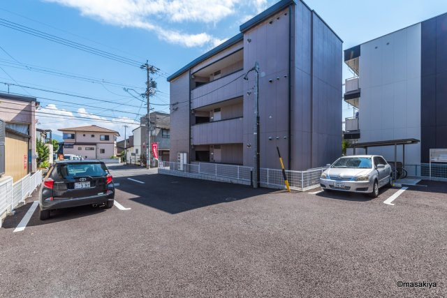 プリーゼの駐車場