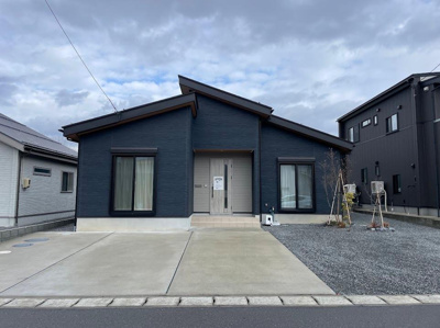 【駐車場】 | 鶴岡市大宝寺町建売住宅【平屋】 | 駐車場は土間コンクリート施工です。