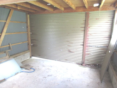 【駐車場】 | 能代市向能代トトメキ・中古住宅 | シャッターは整備又は交換が必要です。