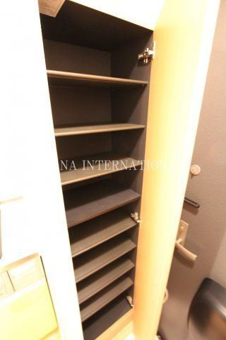 ドゥーピエースの玄関