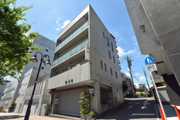 青蛾ビルの画像