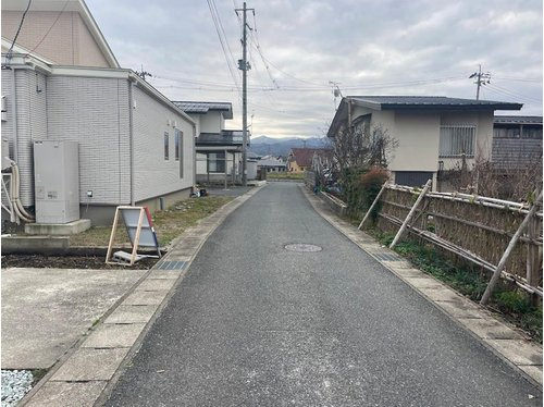 米沢市吾妻町中古住宅の前面道路含む現地写真|前面道路