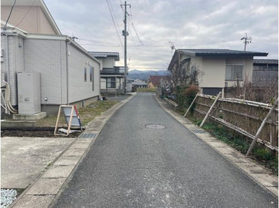 【前面道路含む現地写真】 | 米沢市吾妻町中古住宅 | 前面道路