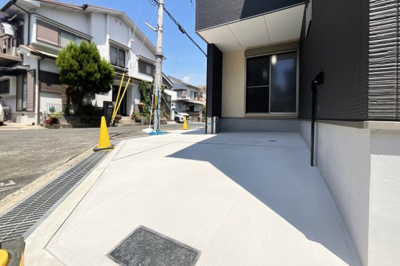 【駐車場】 | 城陽市久世里ノ西　新築戸建 | 【フレッシュバザール 城陽寺田店】徒歩10分《車約3分》『徒歩10分に《ユニクロ》《キリン堂》《フレッシュバザール》《やよい軒》《吉野家》が集合したショッピングエリア（車で約3分）』