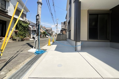【駐車場】 | 城陽市久世里ノ西　新築戸建 | 【ユニクロ京都城陽インター店】徒歩10分《車約3分》『徒歩10分に《ユニクロ》《キリン堂》《フレッシュバザール》《やよい軒》《吉野家》が集合したショッピングエリア（車で約3分）』
