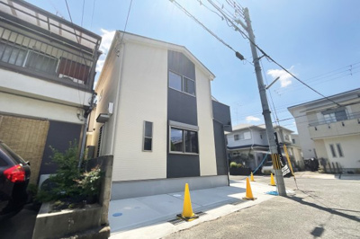 【外観】 | 城陽市久世里ノ西　新築戸建 | 徒歩10分に《ユニクロ》《キリン堂》《フレッシュバザール》《やよい軒》《吉野家》が集合したショッピングエリアがあります。車なら約3分にあります！