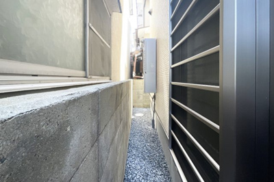 【外観】 | 城陽市久世里ノ西　新築戸建 | 児童公園《里ノ西第3幼児公園》徒歩1分・保育機関《里の西保育園》徒歩3分と子育て世代の方にもおすすめのエリアです。