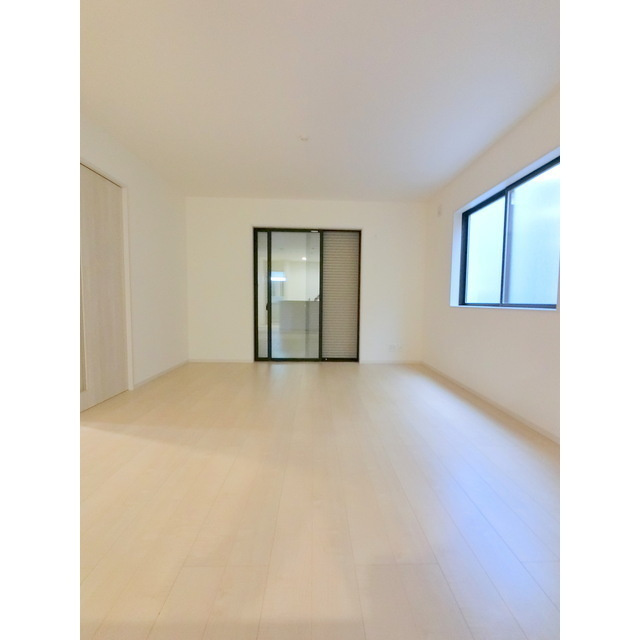 さいたま市岩槻区南平野３丁目の一戸建ての居間・リビング|使いやすいリビングです