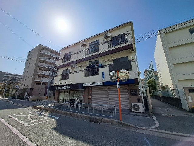 ロイヤル北口マンションの外観